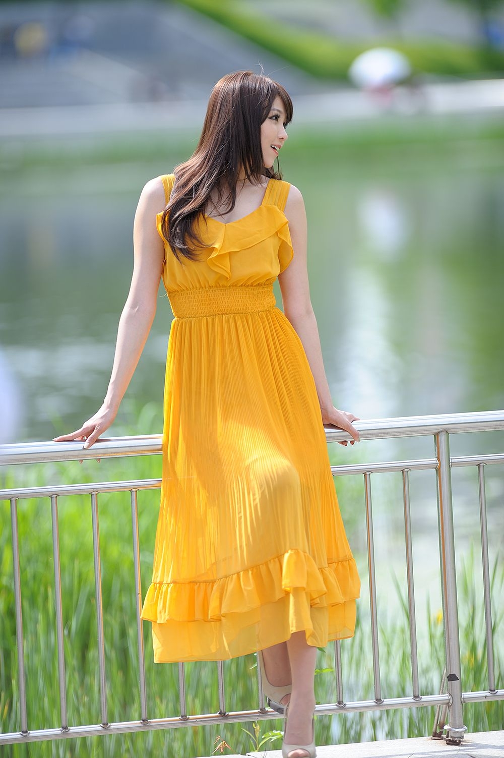 李二慧《外拍气质黄色长裙系列》 