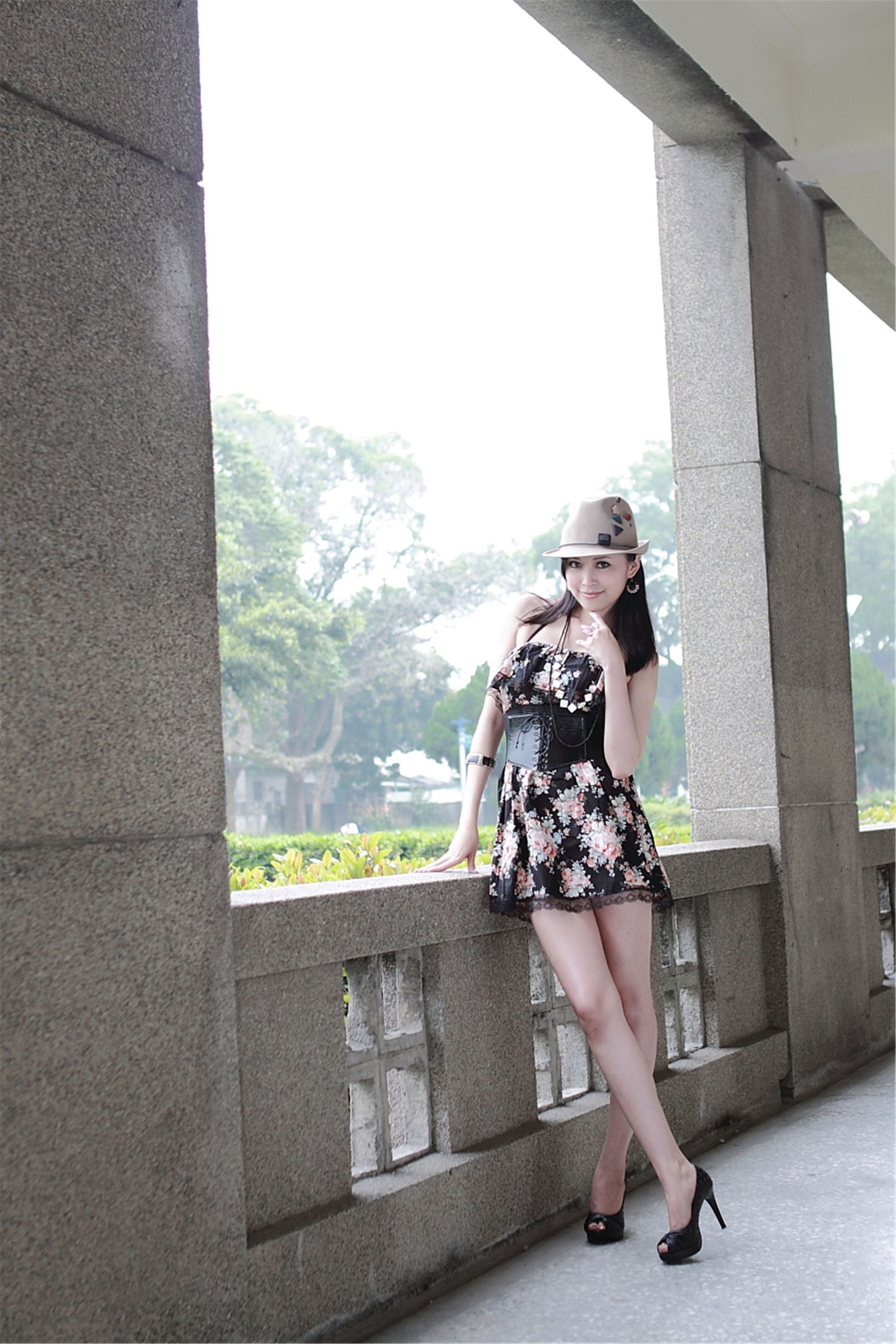 台湾模特Avy杜可薇《时尚连衣裙街拍》 