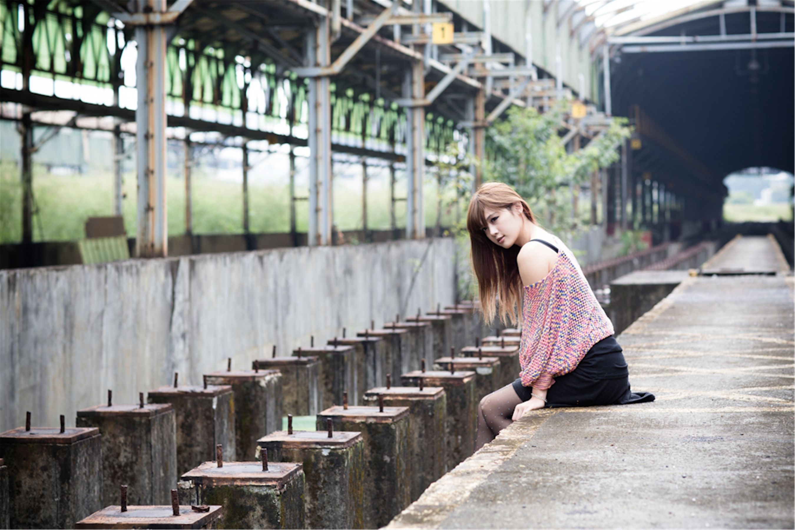 台湾美女模特熊維尼《南港废墟外拍》 