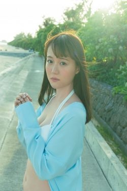 [FRIDAY] 2018.07.13 尾崎由香 アニメ『けものフレンズ』のメインキャラ声優が白ビキニになりました 