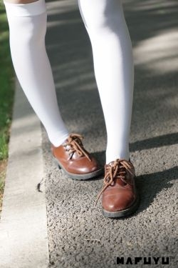 [萝莉COS] 神楽板真冬 少女と自然と白い靴下系列套图 