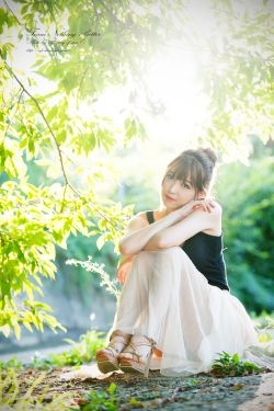 [韩国美女] 李恩慧 - 背心+优雅长裙 