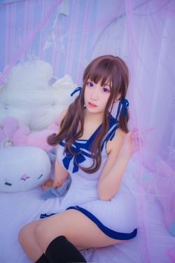 [COS福利] 巨乳猫九酱Sakura - 连衣水手服 