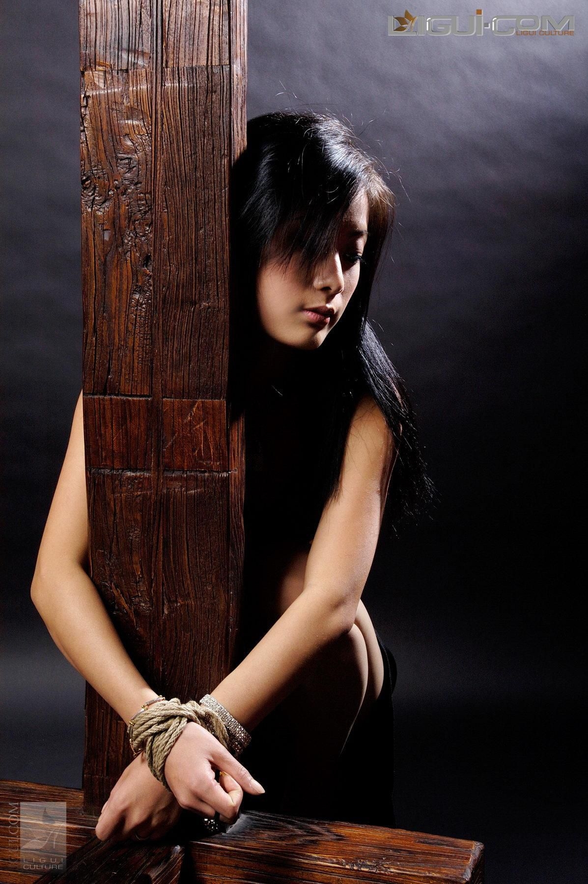 [丽柜美束LiGui] Model Saya《十字架的绳艺捆绑》 丝足写真图片  第-1张